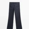 Ausgestellte Jeans mit hoher Taille