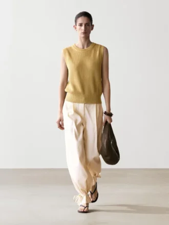 Baumwollstrickweste mit Rundhalsausschnitt Baumwollstrickweste mit Rundhalsausschnitt