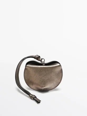 faltbares airpods etui aus nappaleder 1 330x440 - Faltbares AirPods-Etui aus Nappaleder