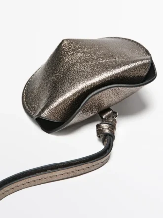 faltbares airpods etui aus nappaleder 2 330x440 - Faltbares AirPods-Etui aus Nappaleder