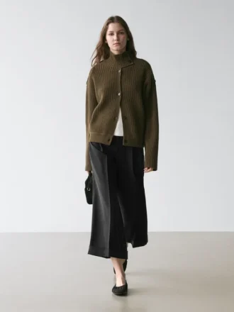 fliessende hose mit abnhern 1 330x440 - Flie&szlig;ende Hose mit Abn&auml;hern