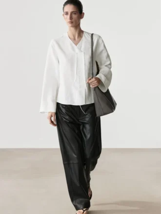 Fließendes Hemd mit Detail an der Brust