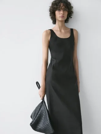 Fließendes Midi-Kleid mit Rundhalsausschnitt