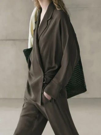 Fließendes Overshirt mit doppelter Knopfleiste