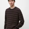 Gestreifter Strickpullover mit Rundhalsausschnitt