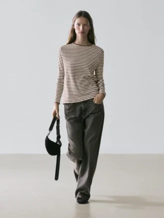 Gestreiftes Langarm-T-Shirt mit Kontrastdetail