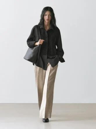 Hemd mit Latz und Stickerei