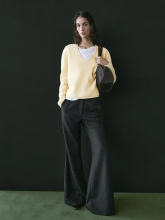 Hose mit ausgestelltem Schnitt und Nadelstreifen