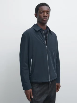 Kurze Jacke mit Taschendetails