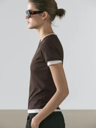 Kurzärmeliges T-Shirt mit doppelter Verarbeitung