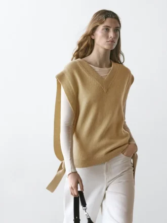 Latz mit V-Ausschnitt und Bindeband