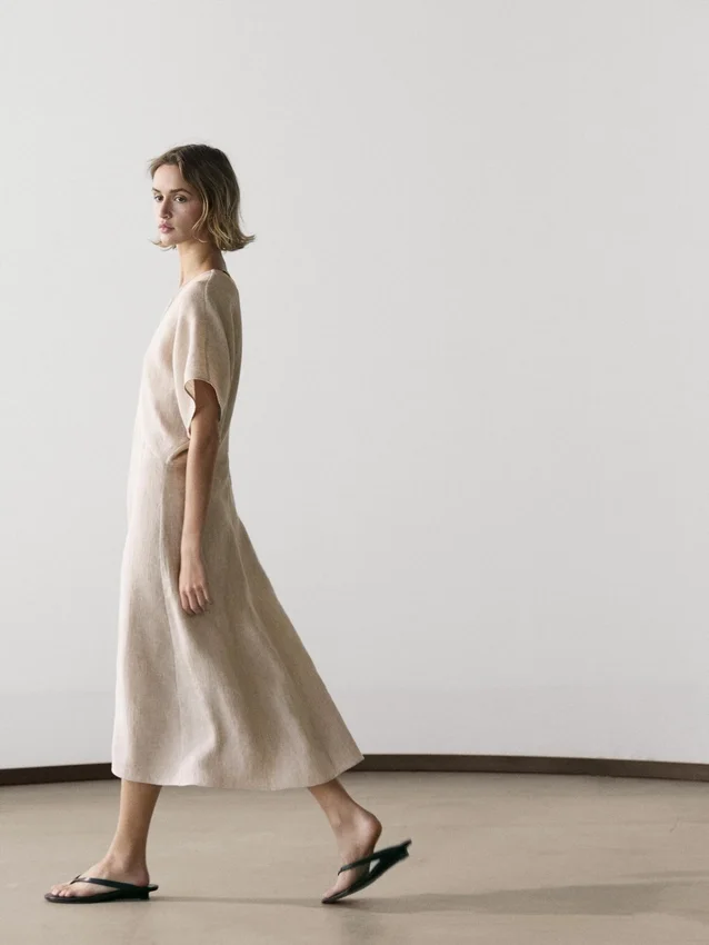 Leichtes, kurzärmeliges Midi-Kleid aus Leinen Leichtes, kurzärmeliges Midi-Kleid aus Leinen