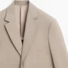 Maßgeschneiderter Leinen-Blazer mit Taschendetails Maßgeschneiderter Leinen-Blazer mit Taschendetails