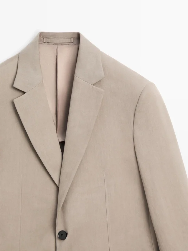 Maßgeschneiderter Leinen-Blazer mit Taschendetails Maßgeschneiderter Leinen-Blazer mit Taschendetails