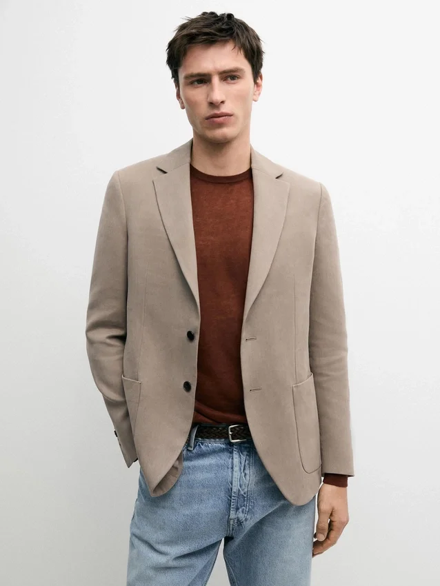 Maßgeschneiderter Leinen-Blazer mit Taschendetails Maßgeschneiderter Leinen-Blazer mit Taschendetails