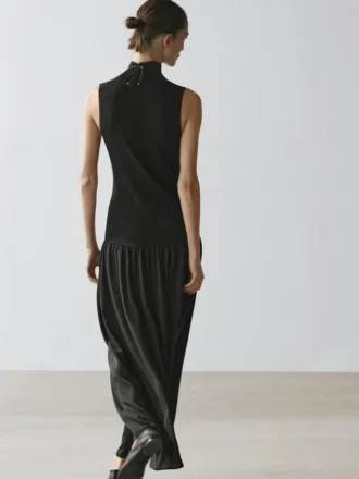 Midi-Kleider aus Strick mit kontrastierenden Details