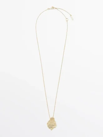 Mini-Halskette mit Anhänger aus Spitze