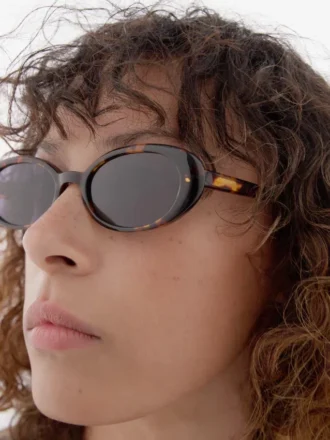 Mini-Sonnenbrille mit ovalen Gläsern im Schildpatt-Look