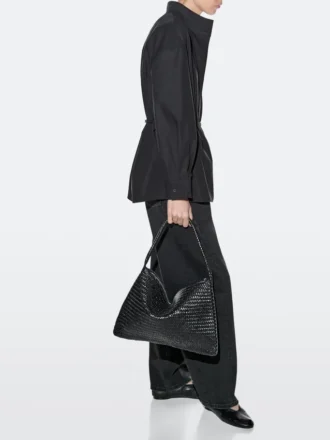 Mittelgroße Schultertasche aus geflochtenem Leder