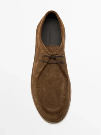 Schuhe aus Leder mit Mokassin-Spitze und klobiger Sohle