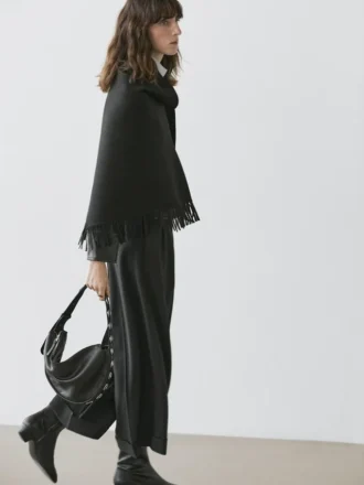 Strickcape aus Wollmischung mit Fransen