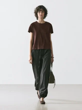 T-Shirt aus 100 % Baumwolle mit Nahtdetail