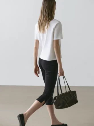 T-Shirt mit normaler Passform und kurzen Ärmeln