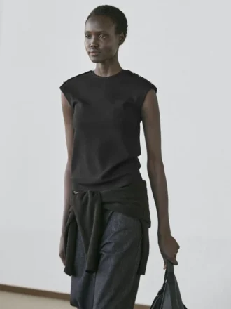 T-Shirts mit überschnittenen Ärmeln und Knopfdetails