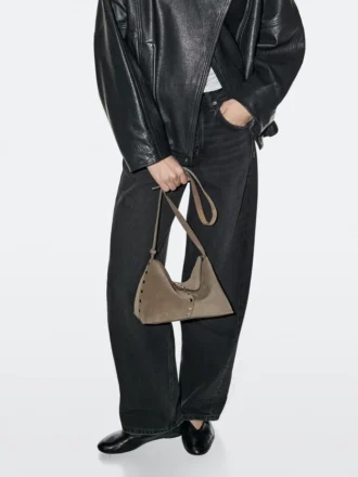 Tasche aus Spaltleder mit Nietenverzierung