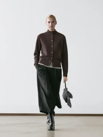 Woll-Cardigan mit hohem Kragen